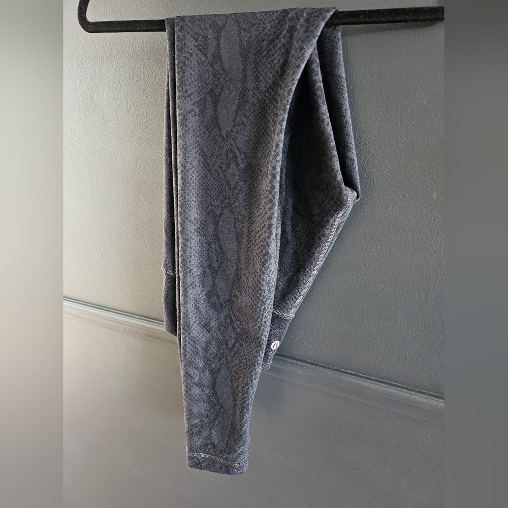 Lululemon Snake Pattern Leggings Size 6